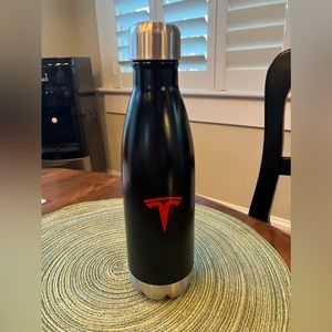 Tesla 17 oz metal water bottle black and red